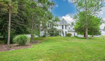 1 Victoria Pines Ln, Andover, NJ 07848