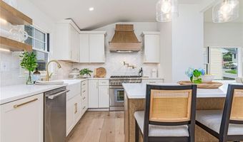 8 Kerins Ter, Newport, RI 02840