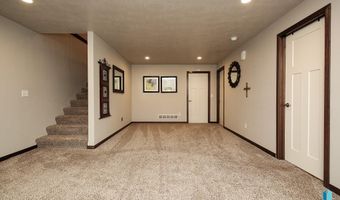 2720 E Sunburst Dr, Brandon, SD 57005