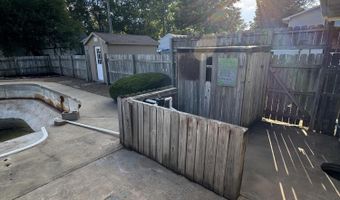 808 E Walnut St, Aurora, MO 65605