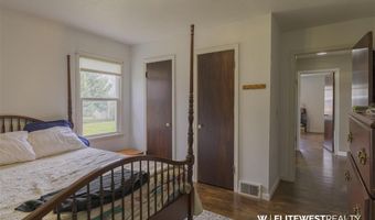 30 N Division St, Cowley, WY 82420