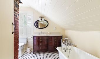 26 Thames St, Newport, RI 02840