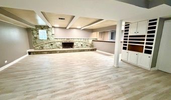 22 W070 Byron Ave, Addison, IL 60101