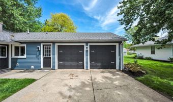 150 Greenbriar Dr, Aurora, OH 44202