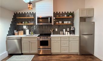 38 Hilltop Ave Cottage, Middletown, RI 02842
