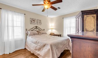 82 Spinnaker Ct, Bayville, NJ 08721