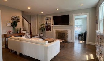 2011 N UPTON St, Arlington, VA 22207