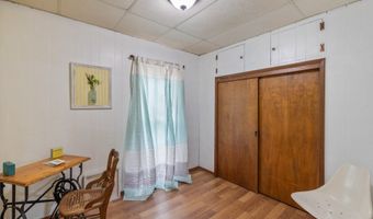 311 E 4th St, Riverside, IA 52327
