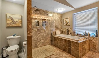 7 Shalamar Ct, Amherst, NY 14068