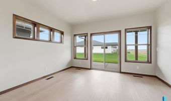 2413 E Brek St, Brandon, SD 57005