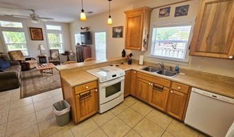 142 Bay Colony Way, Apalachicola, FL 32320