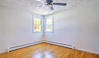 8 Ashby St, Johnston, RI 02919