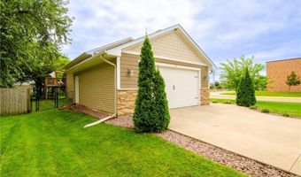 608 School St, Anoka, MN 55303