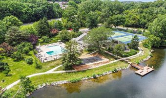 624 Peninsula Ct, Ann Arbor, MI 48105