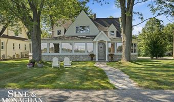 206 Edgewater Dr, Algonac, MI 48001