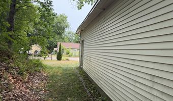 21 7th St, Auburn, ME 04210