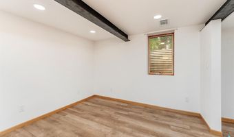 312 S 1st Ave, Brandon, SD 57005