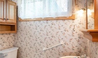 915 Sharondale Dr, Amherst, OH 44001