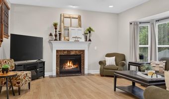 1388 Red Oak Plantation Dr, Ballwin, MO 63021