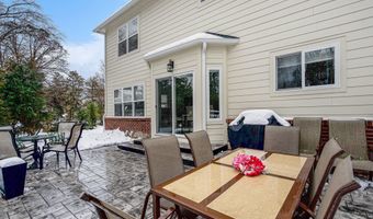 1360 Fairlane Dr, Ann Arbor, MI 48104