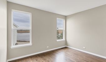 2660 Harnish Dr, Algonquin, IL 60102