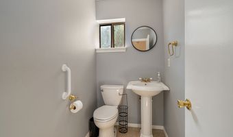 81 Main St 20B, Branford, CT 06405