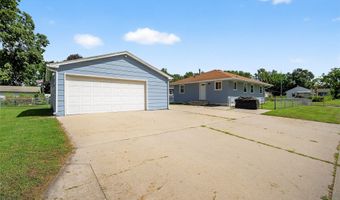 2100 Searle St, Des Moines, IA 50317