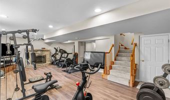 2535 Barrett Springs Dr, Ballwin, MO 63021