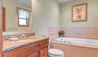 429 Edgewater Dr, Algonac, MI 48001