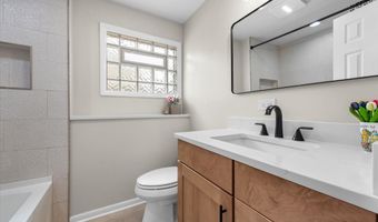 1832 W Woodland Ave, Addison, IL 60101