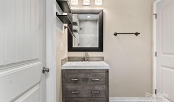 24 Ian River Dr, Asheville, NC 28806