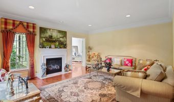 8301 FOX HAVEN Dr, McLean, VA 22102