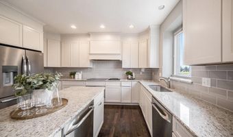 864 Gallery Ln, Ann Arbor, MI 48103