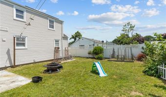 56 Brookfield Dr, Cranston, RI 02920