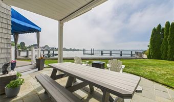 72 Marine Dr, Narragansett, RI 02882