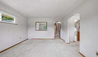 606 Golf Course Rd, Aliquippa, PA 15001