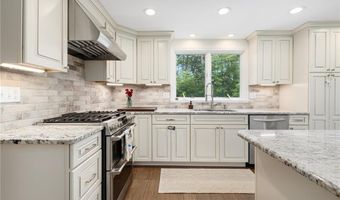 70 Jefferson Dr, East Greenwich, RI 02818