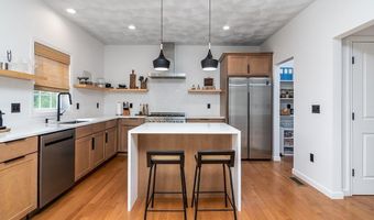 243 Simmonsville Ave, Johnston, RI 02919