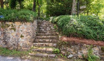 33 Sunset Dr, Anniston, AL 36207