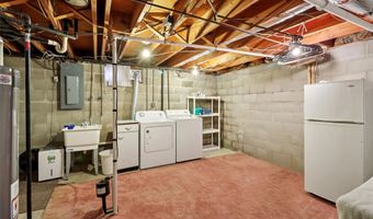 712 Rapids St, Adel, IA 50003