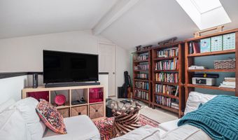 222 W Oakbrook Dr, Ann Arbor, MI 48103