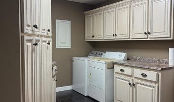 57 Brandon St, Baxley, GA 31513