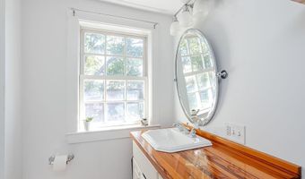 3 Vicksburg Pl, Newport, RI 02840