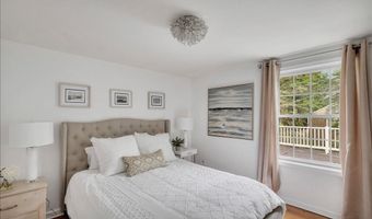 28 Loudon Pkwy, Albany, NY 12211