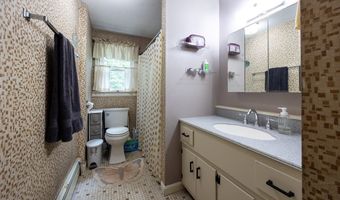 18 Cobb Rd, Ashburnham, MA 01430