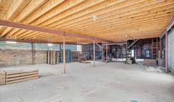33 W Olive St, Aurora, MO 65605