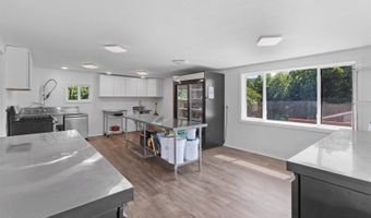 10463 Farm Road 1182, Aurora, MO 65605