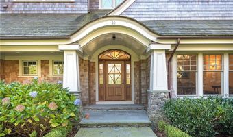 10 Ocean Lawn Ln, Newport, RI 02840