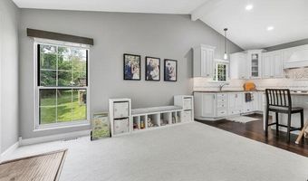 514 Great Hill Dr, Ballwin, MO 63021