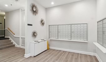 1001 N VERMONT St 212, Arlington, VA 22201